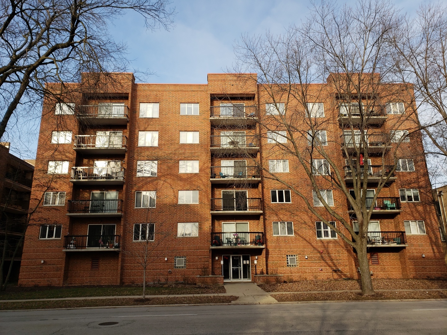 Property Photo:  820 Graceland Avenue 205  IL 60016 