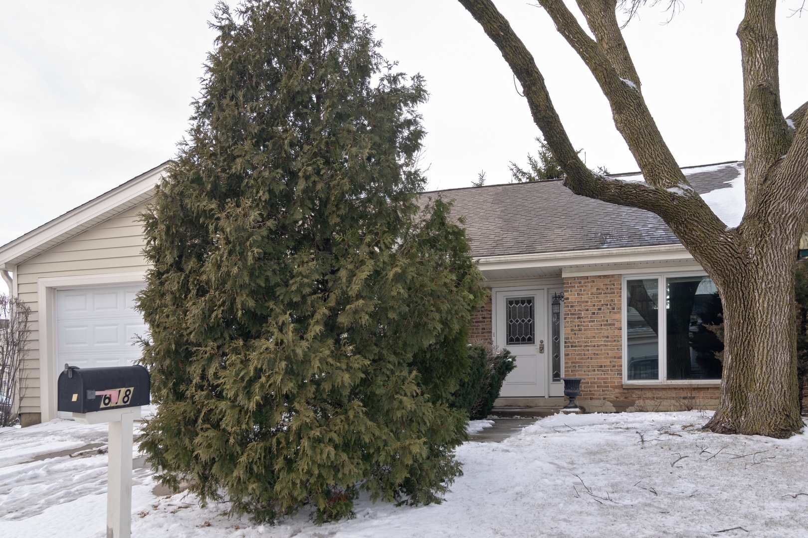 Property Photo:  618 Claridge Circle  IL 60169 