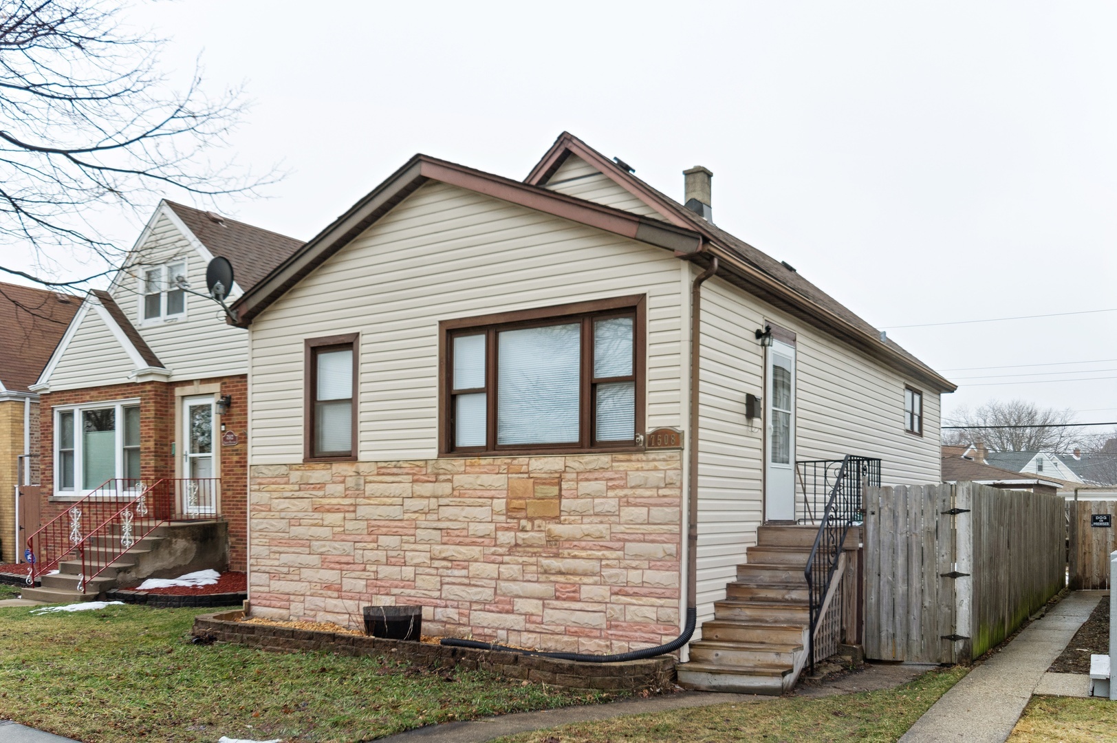 Property Photo:  7508 West Forest Preserve Avenue  IL 60634 