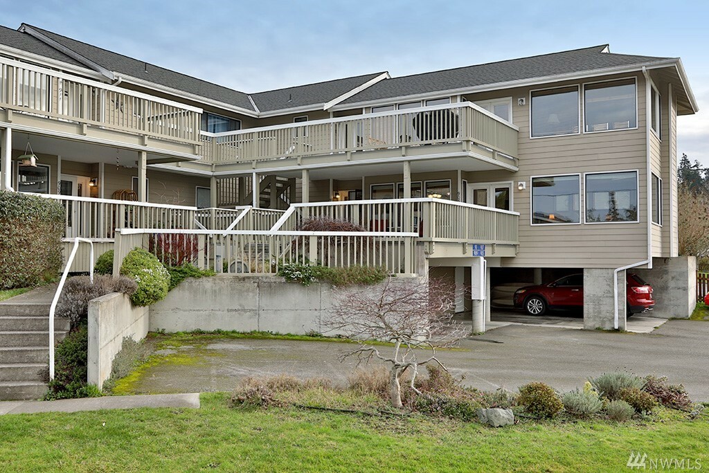 Property Photo:  905 NE Leach St  WA 98239 