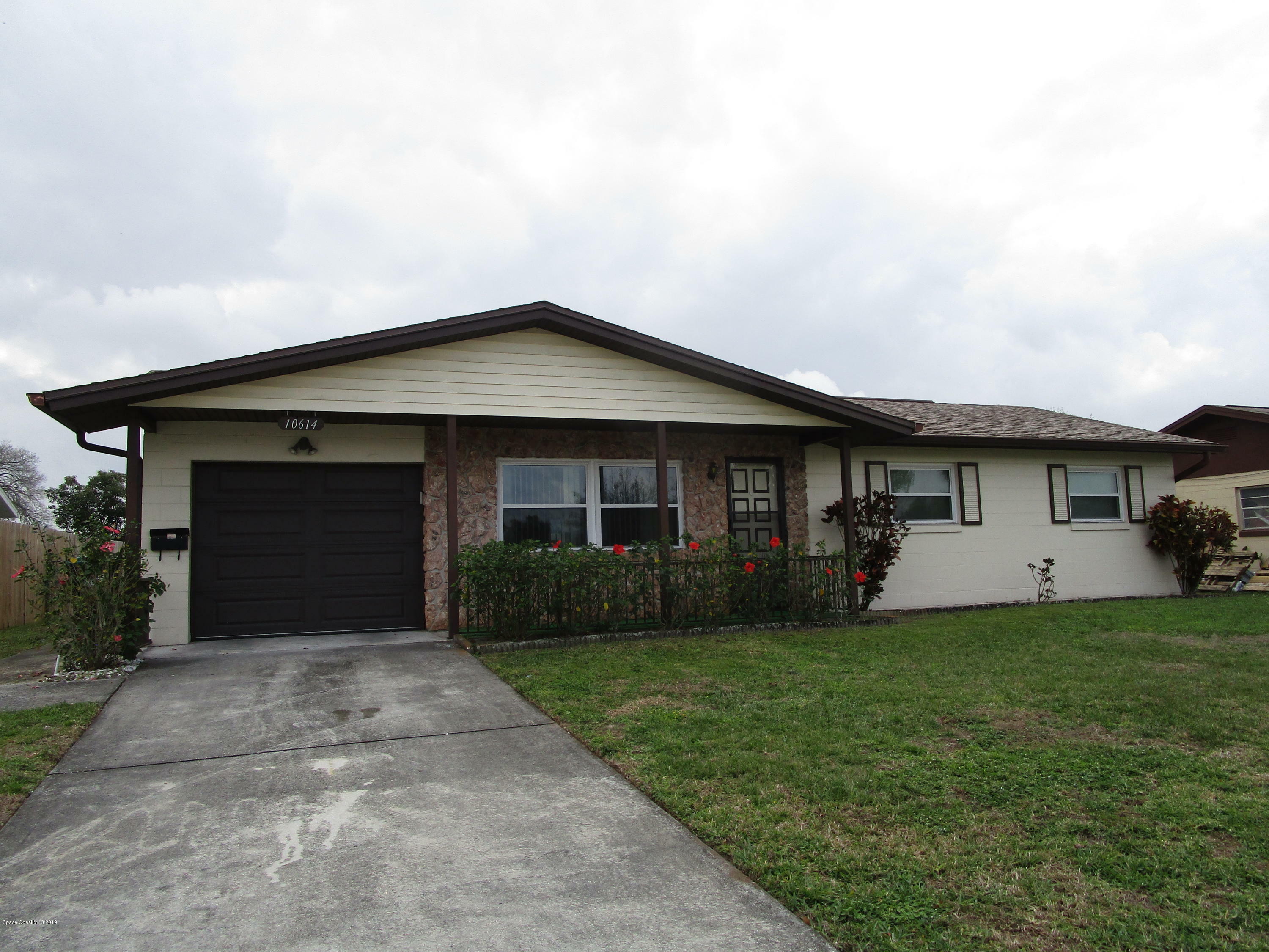 Property Photo:  10614 Eastview Drive  FL 32825 