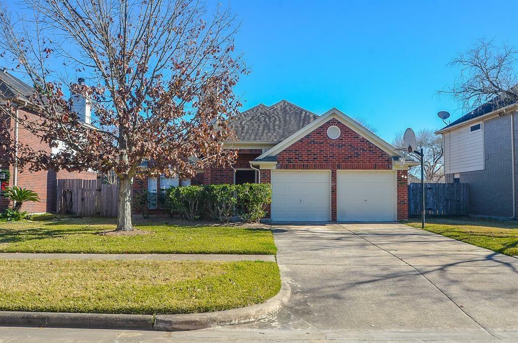 Property Photo: 2115 Ruffian Ln Lane TX 77477