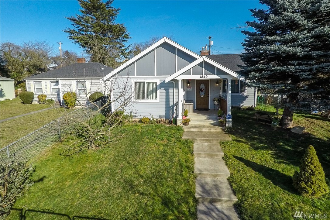 Property Photo:  1249 S Ridgewood Ave  WA 98405 