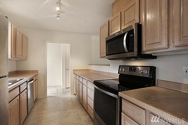 Property Photo:  22476 SE 38th Terrace SE 2349  WA 98029 