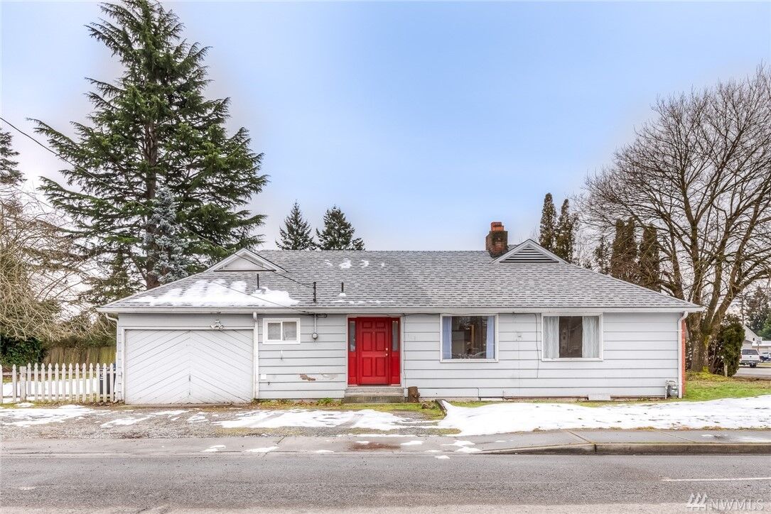 Property Photo: 918 Beach Ave WA 98270