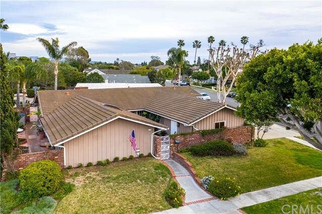 Property Photo:  1100 Pembroke Lane  CA 92663 