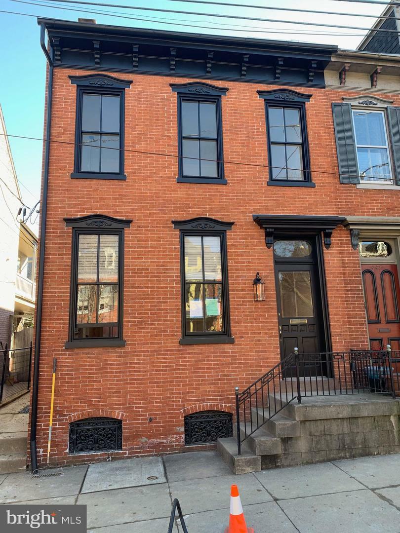 Property Photo: 440 W Walnut Street PA 17603