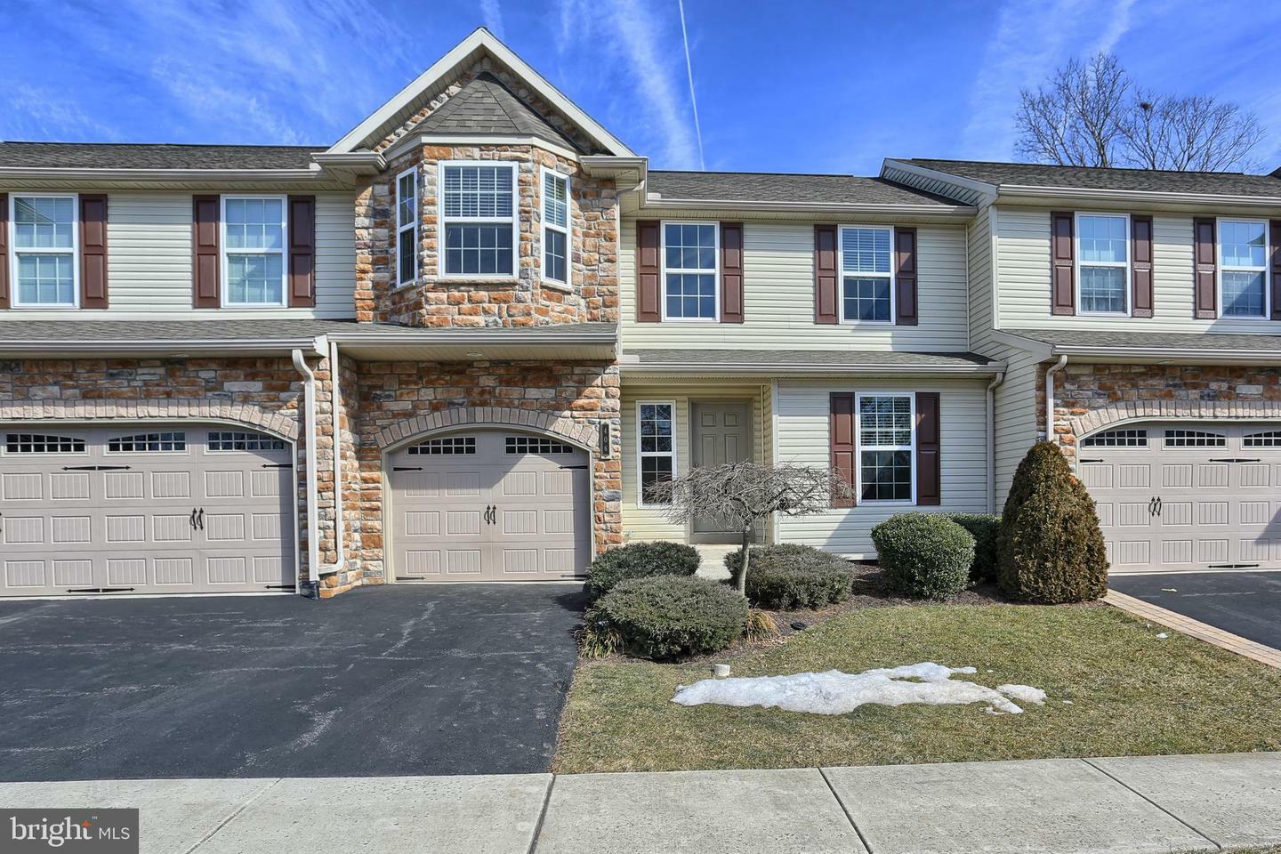 Property Photo:  406 Pin Oak Court  PA 17050 