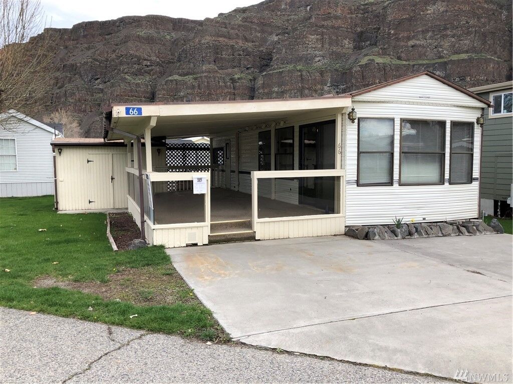 Property Photo: 8818 Crescent Bar Road NW 66 WA 98848