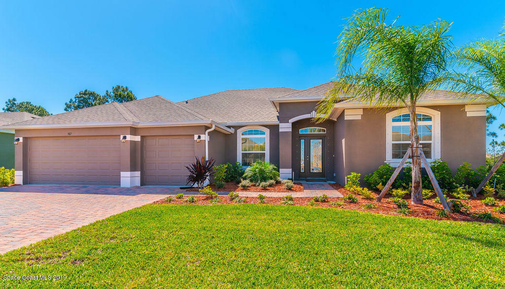 Property Photo:  587 Easton Forest Circle SE  FL 32909 