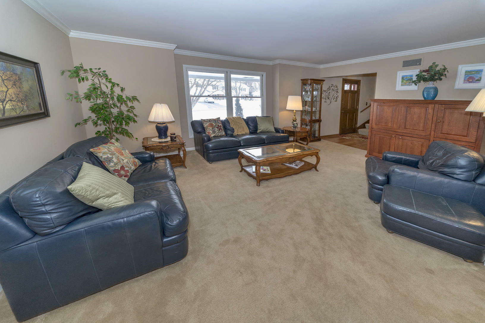 Property Photo: 6608 W Cloverleaf Ln WI 53223