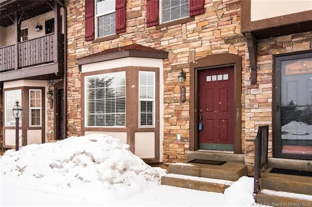 Property Photo:  902 E Hamlet Circle South  UT 84049 