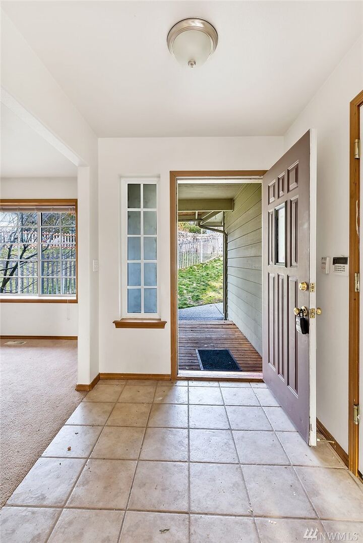 Property Photo:  8906 16th Place SE  WA 98258 