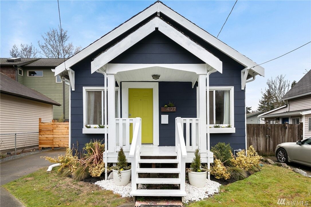 Property Photo:  4127 25th Ave SW  WA 98106 