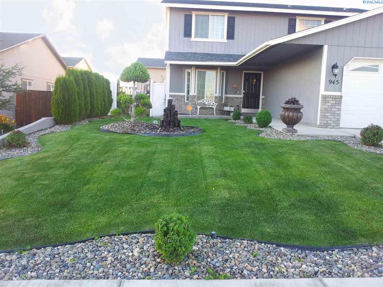 Property Photo:  945 E Scootney St.  WA 99344 