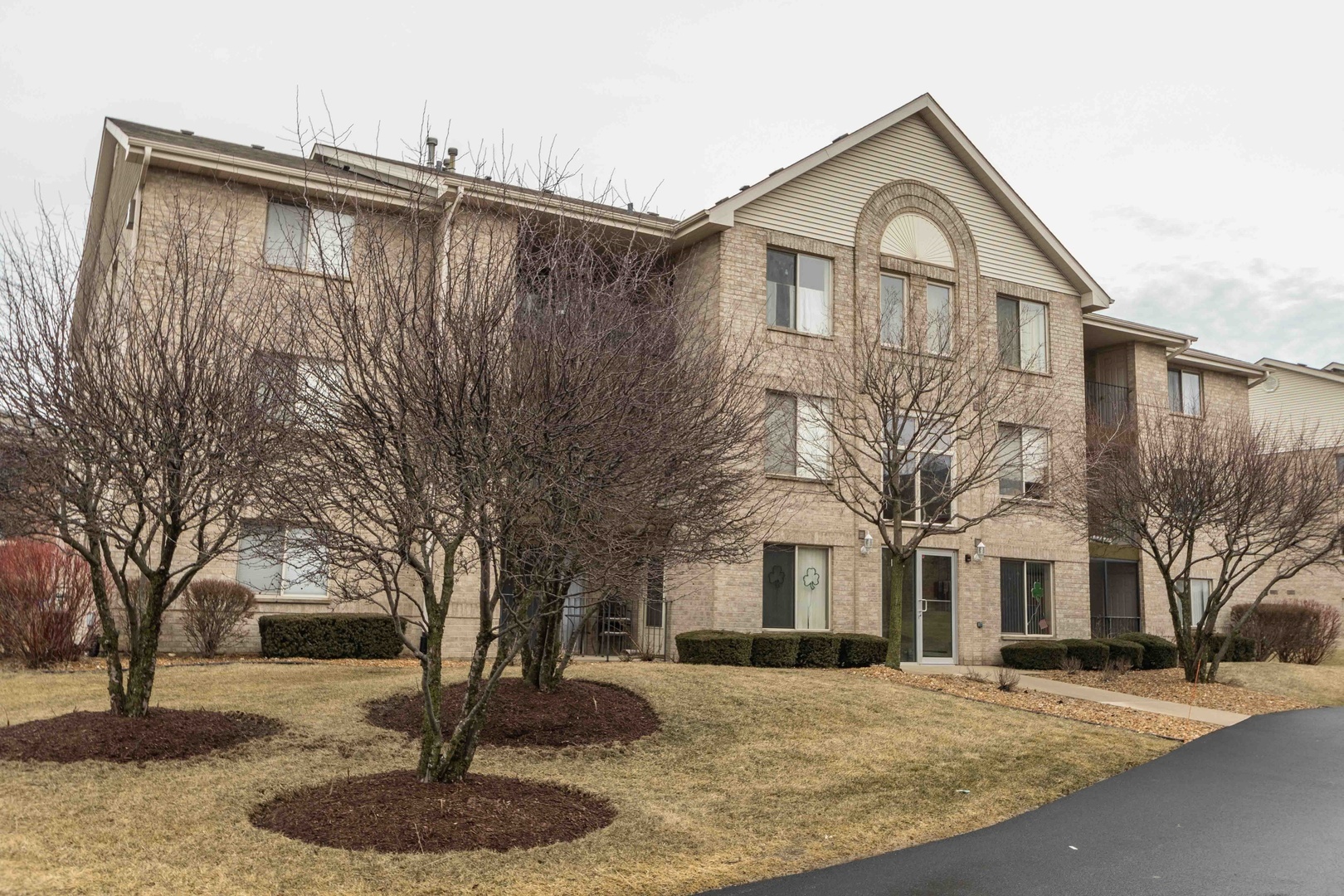 Property Photo:  6830 Ridge Point Drive 2C  IL 60452 