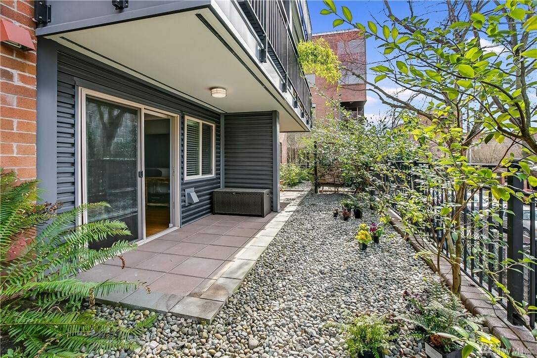 Property Photo:  275 W Roy St 115  WA 98119 