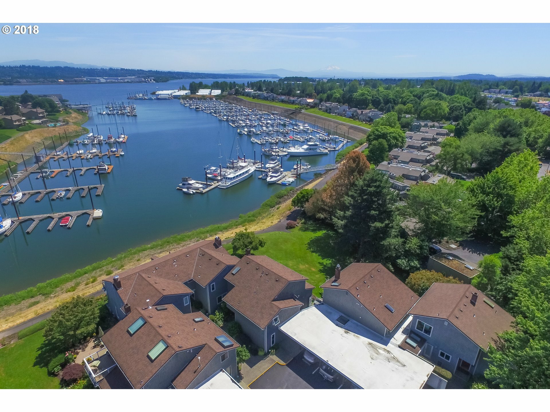 Property Photo: 601 N Tomahawk Island Dr OR 97217