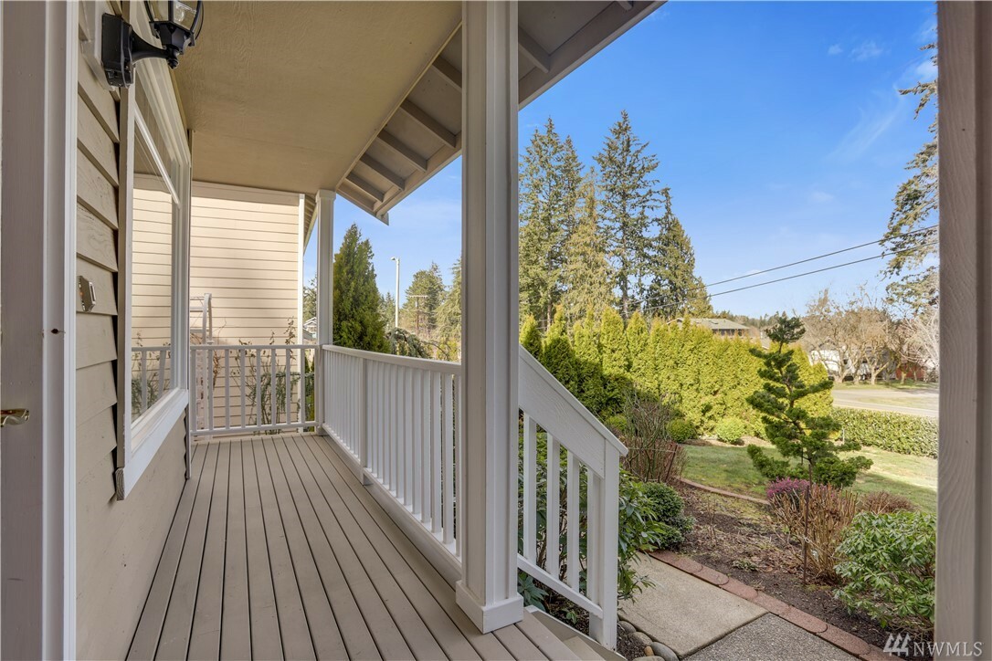 Property Photo:  1626 S Lake Stickney Dr  WA 98087 