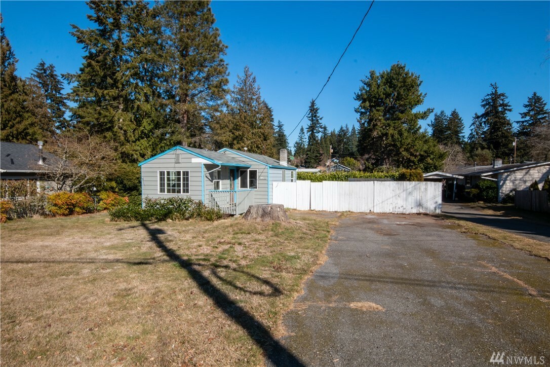 Property Photo:  21705 96th Ave W  WA 98020 