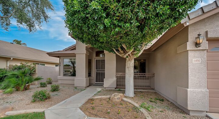 Property Photo: 1450 E Carla Vista Drive AZ 85295