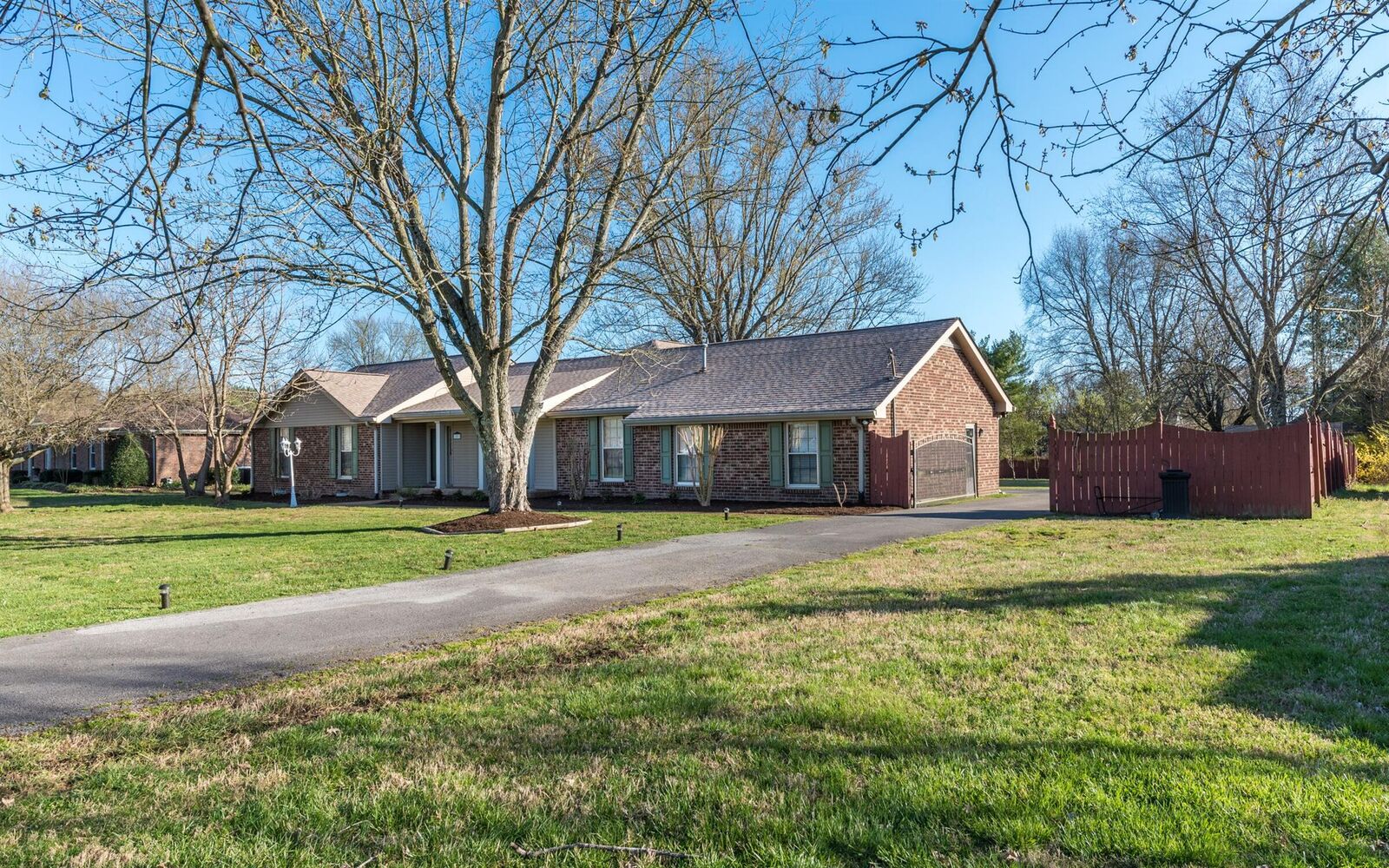 Property Photo: 103 Shawnee Dr TN 37075