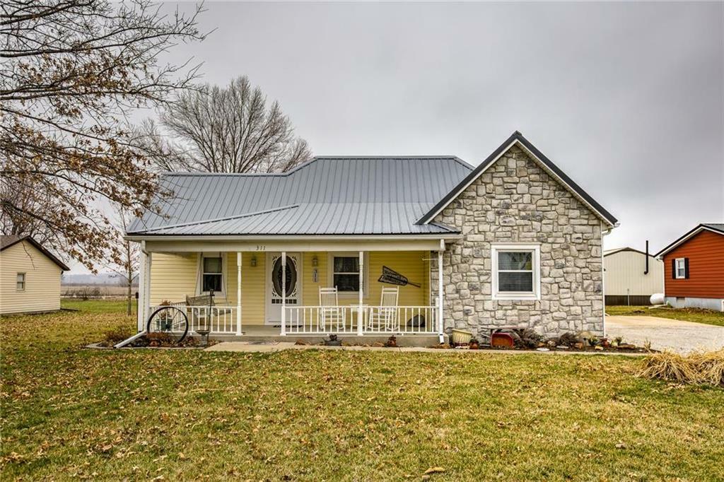 Property Photo:  311 Floyd Road  MO 64077 