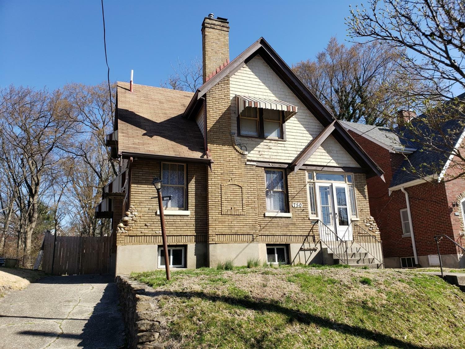 Property Photo: 750 Beechwood Avenue OH 45232