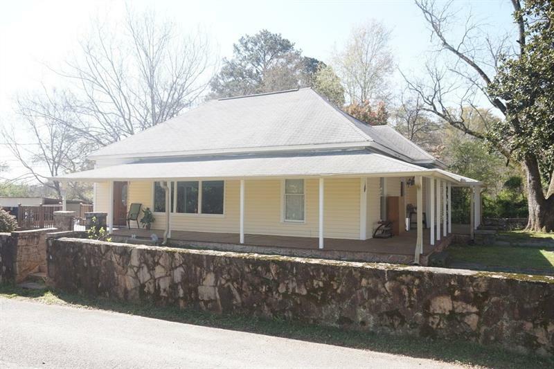 Property Photo: 1639 NE Oak Street 30012