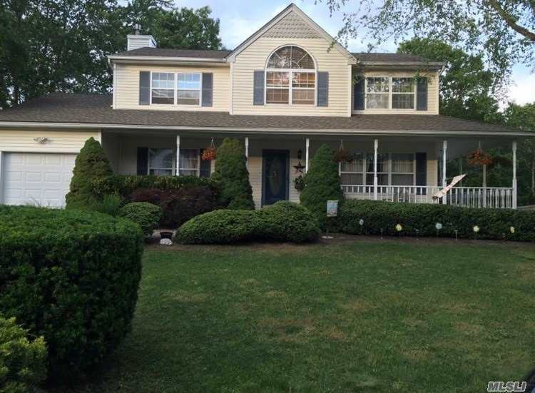Property Photo: 23 Evelyn Court NY 11949