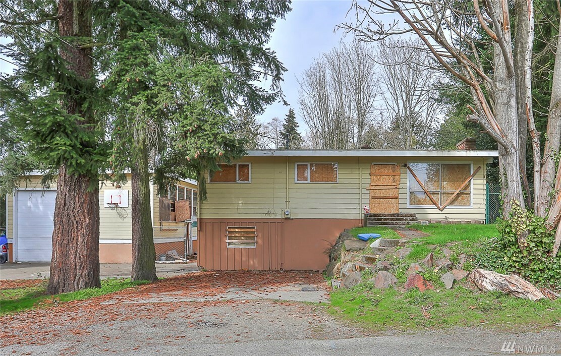 Property Photo:  516 S 132nd St  WA 98168 