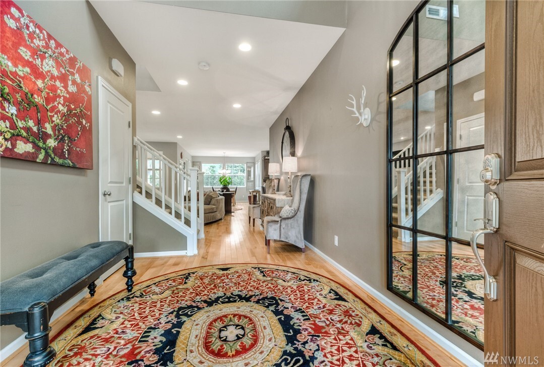 Property Photo: 1042 SE 10th Street WA 98045