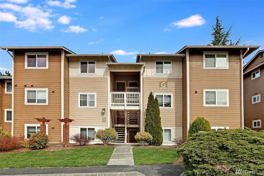 Property Photo:  14112 NE 181st Place G303  WA 98072 