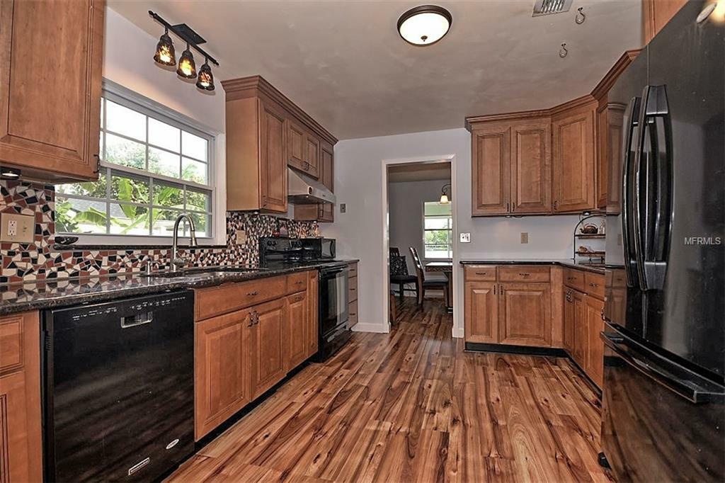 Property Photo:  924 Oak Forest Drive  FL 32708 