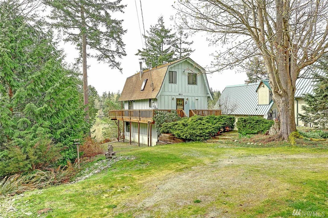 Property Photo:  1811 Lake Dr  WA 98282 