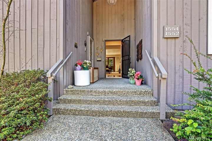 Property Photo: 1552 NE 143rd St F4 WA 98125
