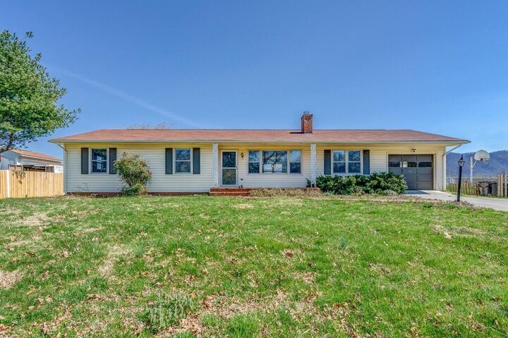 604 Knollwood Dr  Troutville VA 24175 photo