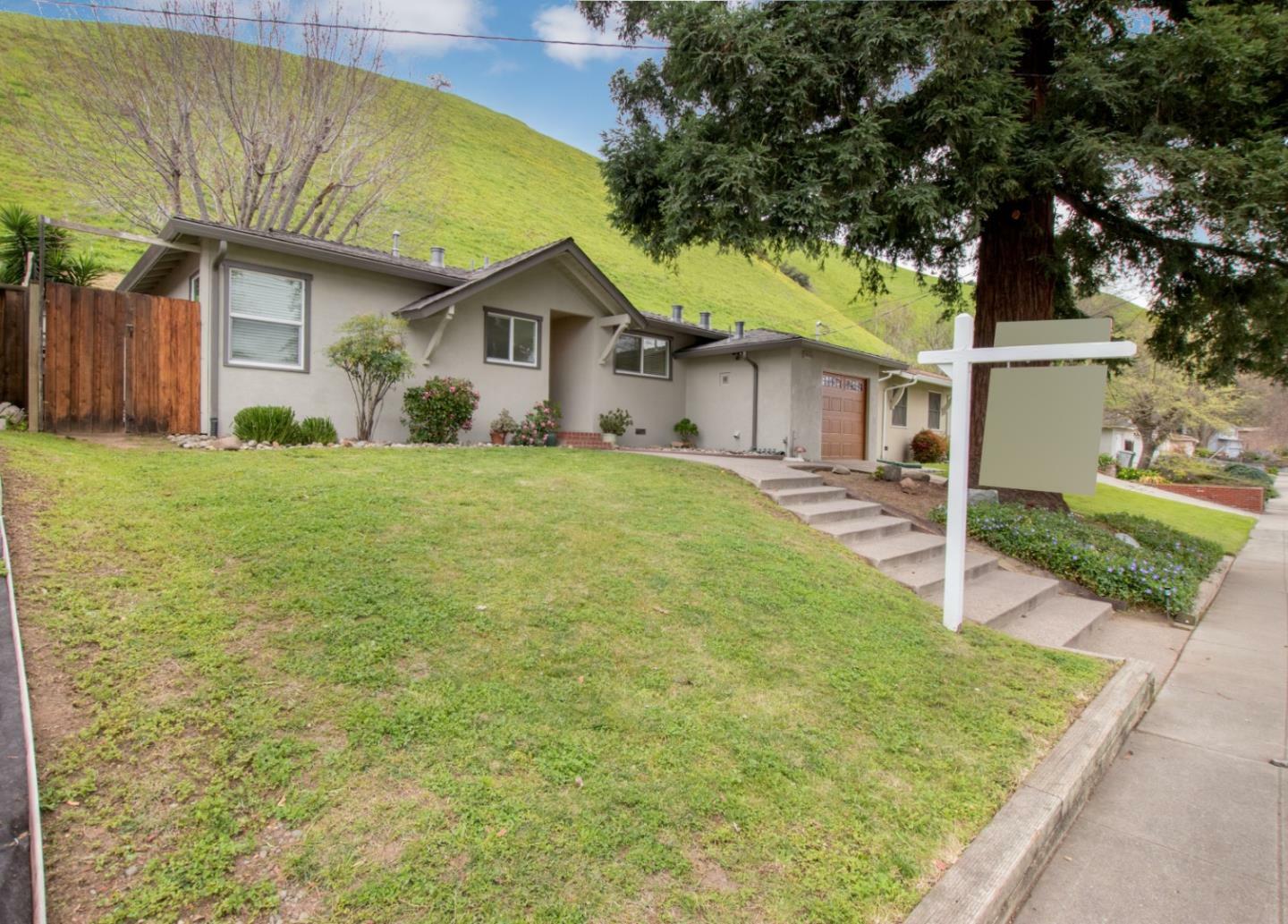 Property Photo:  38426 Canyon Heights Drive  CA 94536 