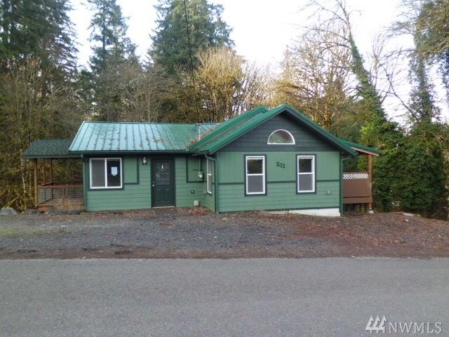 Property Photo: 211 SE Cowlitz Rd WA 98596