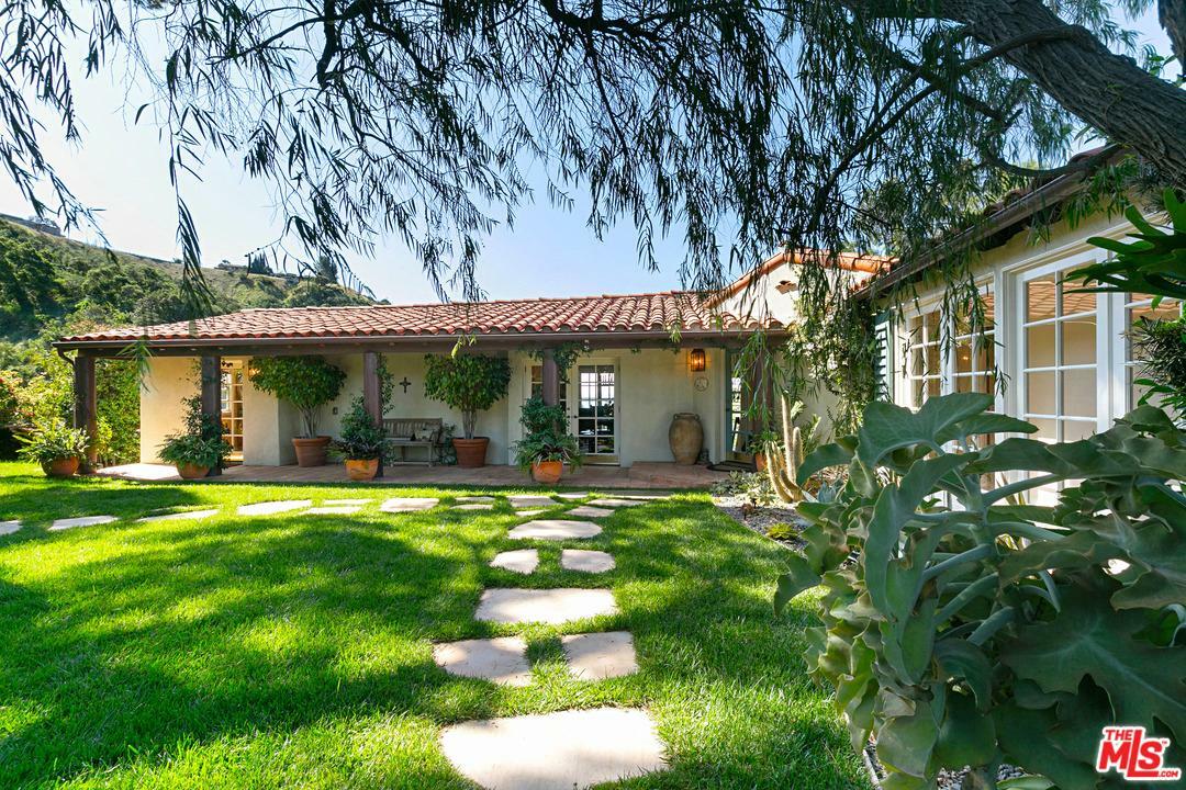 2531 Nichols Canyon Rd  Los Angeles CA 90046 photo