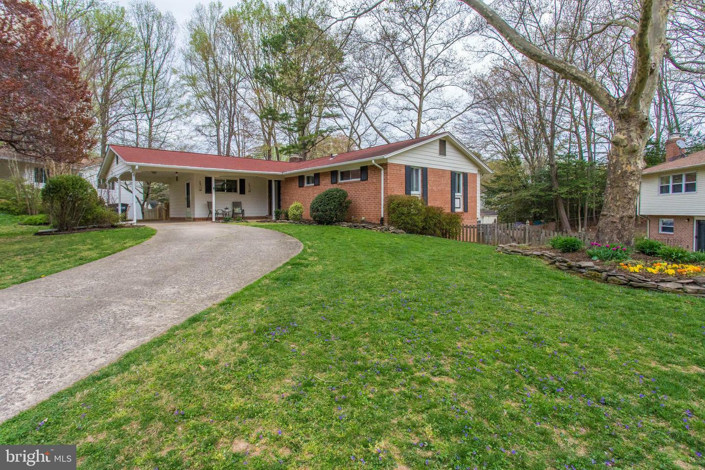 Property Photo:  4937 Gainsborough Drive  VA 22032 