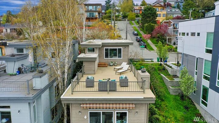 2601 13th Ave W  Seattle WA 98119 photo