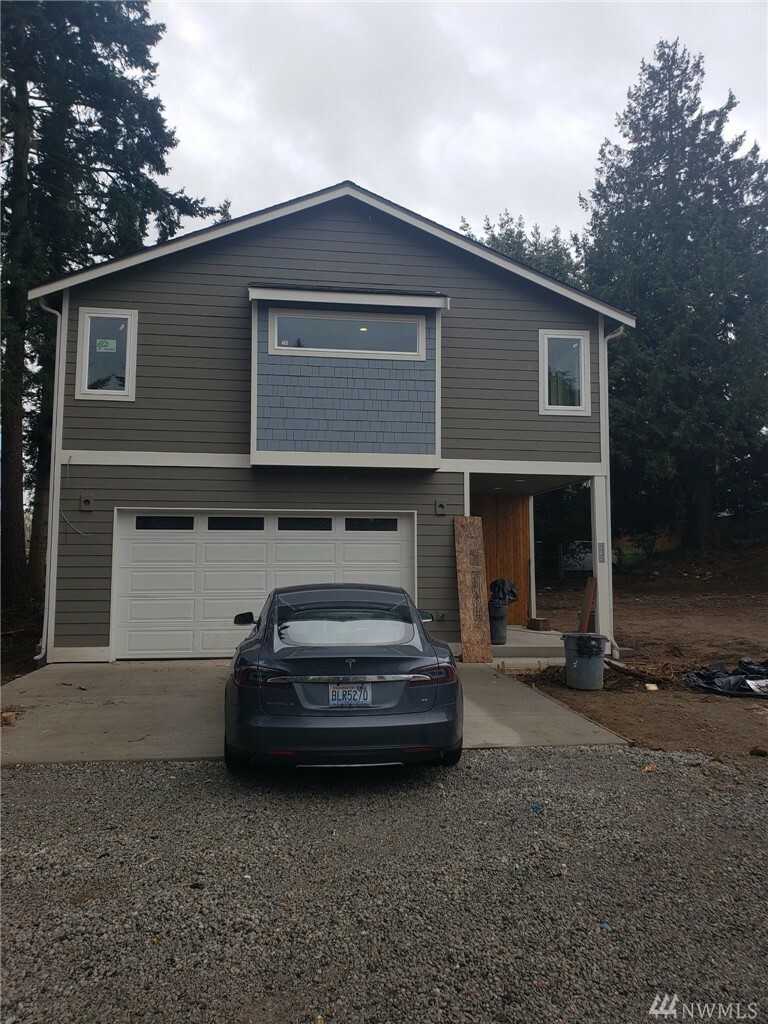 Property Photo:  243 S 126th St  WA 98168 