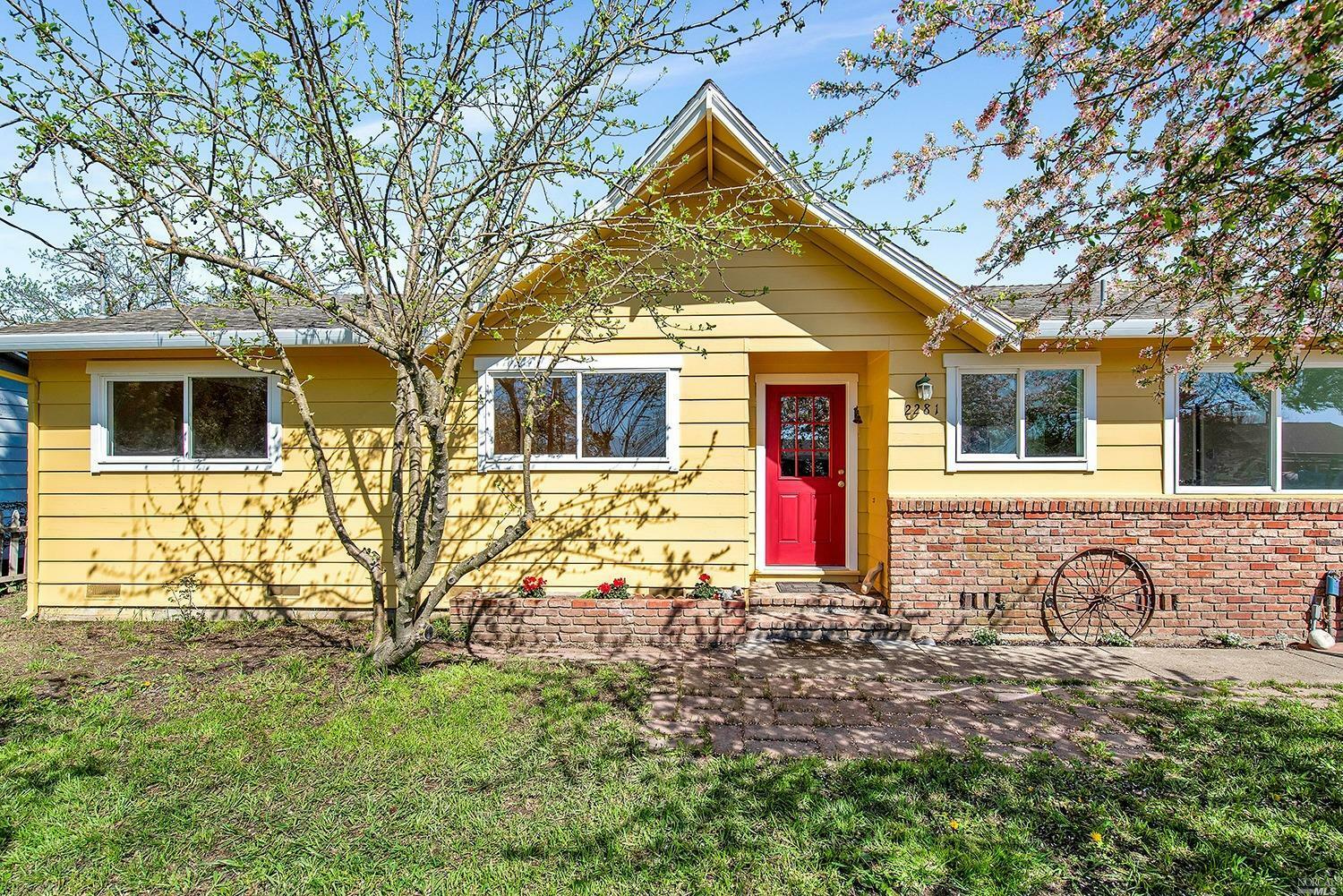 Property Photo:  2281 West Hearn Avenue  CA 95407 