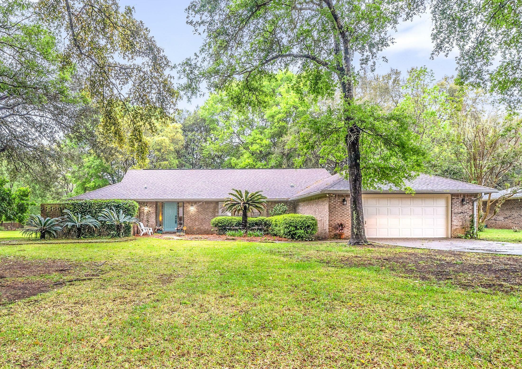 Property Photo:  210 Ruckel Drive  FL 32578 