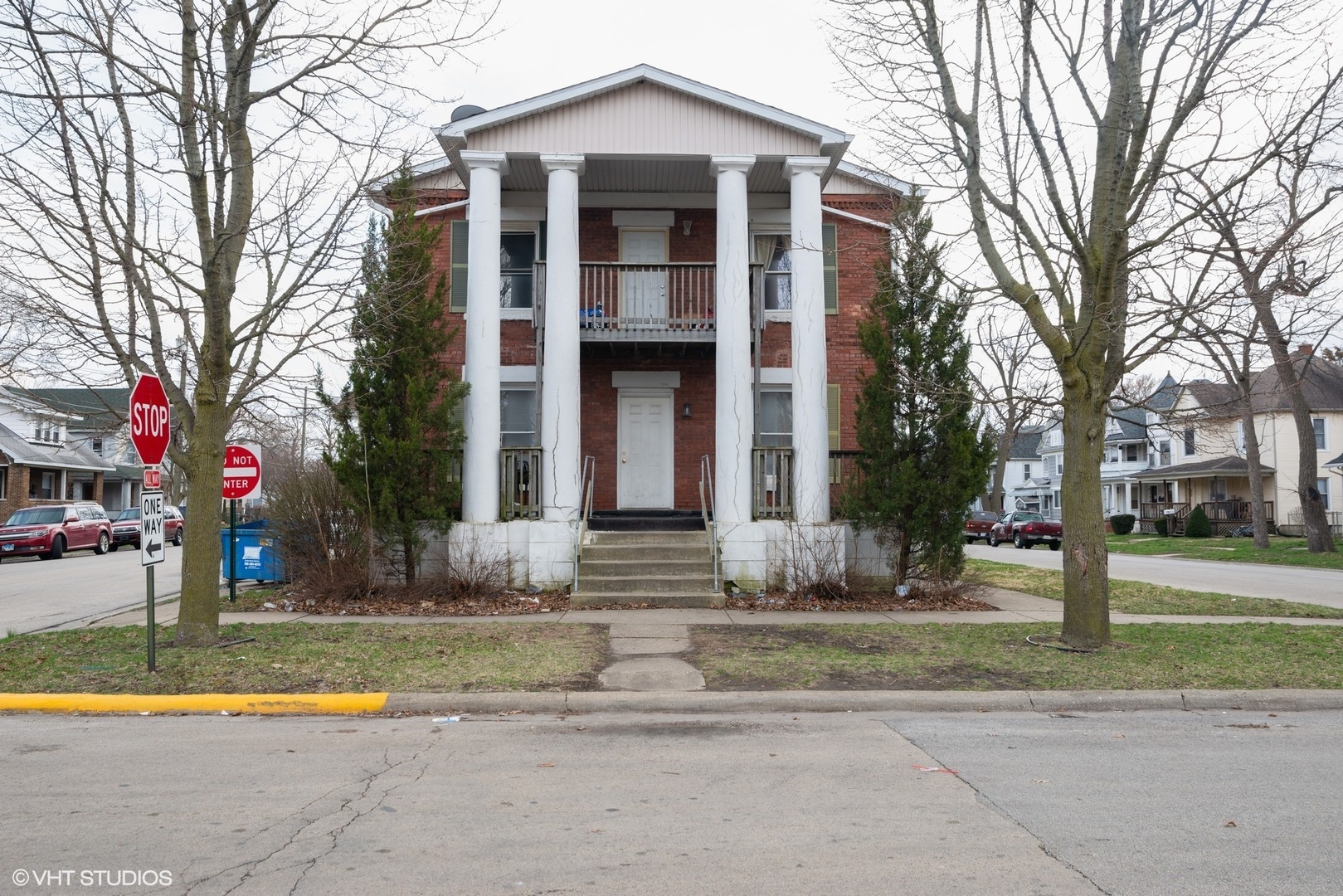 Property Photo:  225 South Entrance Avenue  IL 60901 