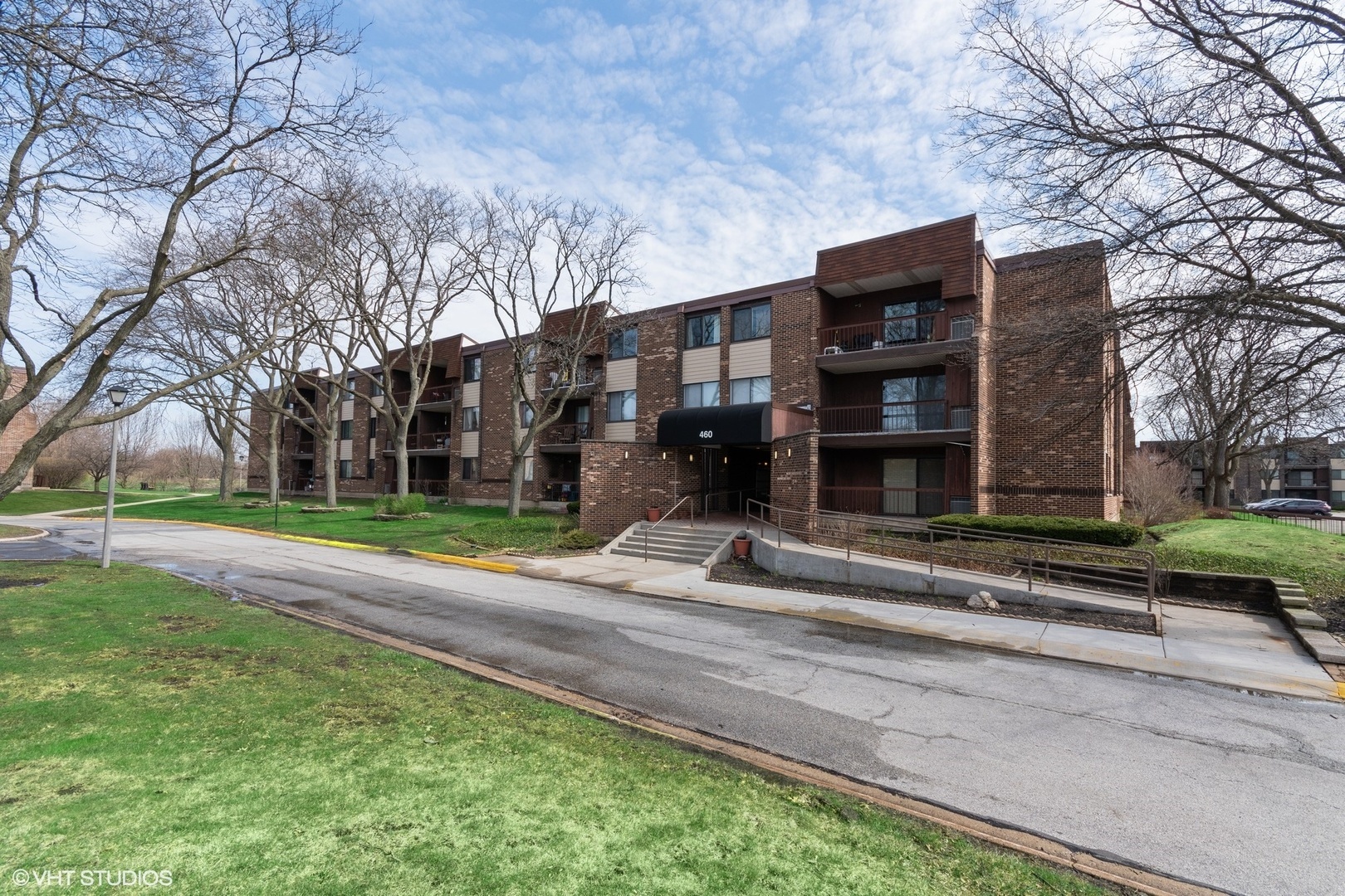 Property Photo: 460 Raintree Court 3F IL 60137