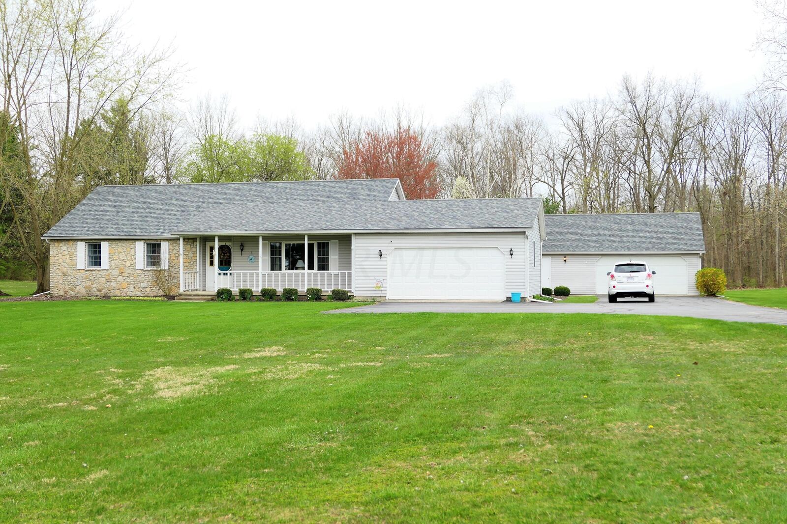 Property Photo: 19255 Northwest Parkway OH 43040
