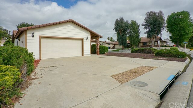 Property Photo:  23410 Canyon Lake Drive N  CA 92587 