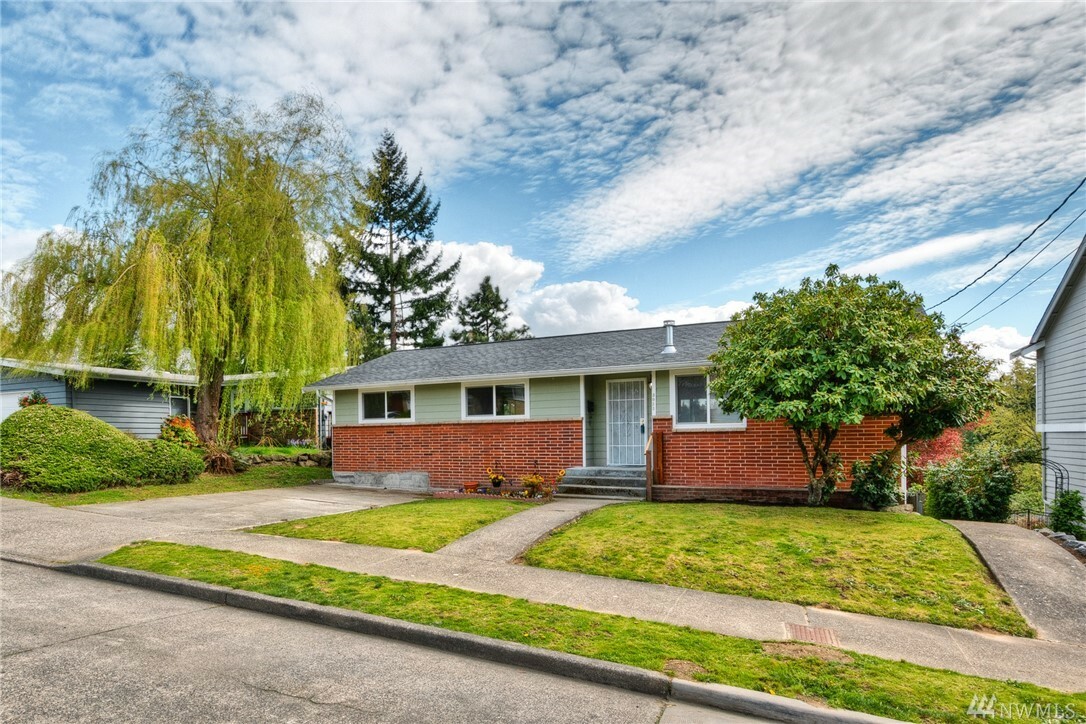 Property Photo:  5933 S Eastwood Dr  WA 98178 